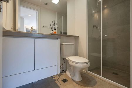 Banheiro social de kitnet/studio para alugar com 1 quarto, 34m² em Vila Madalena, São Paulo