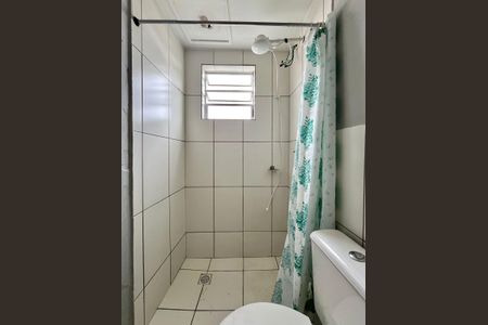 Banheiro de apartamento à venda com 2 quartos, 46m² em Vila Carminha, Campinas