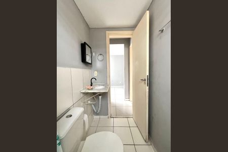 Banheiro de apartamento à venda com 2 quartos, 46m² em Vila Carminha, Campinas