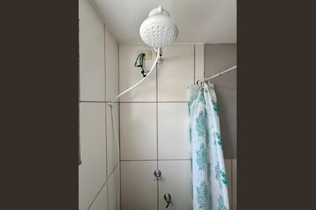Banheiro de apartamento à venda com 2 quartos, 46m² em Vila Carminha, Campinas