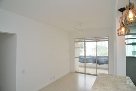 Sala de apartamento para alugar com 2 quartos, 91m² em Barra da Tijuca, Rio de Janeiro