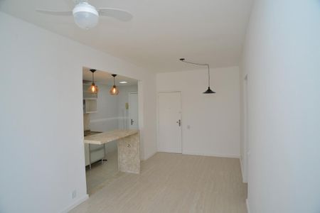 Sala de apartamento para alugar com 2 quartos, 91m² em Barra da Tijuca, Rio de Janeiro