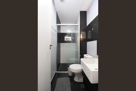 Banheiro de kitnet/studio à venda com 1 quarto, 27m² em Pinheiros, São Paulo