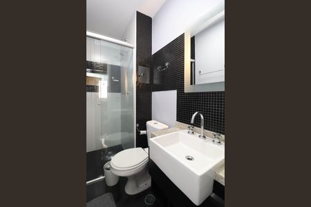 Banheiro de kitnet/studio à venda com 1 quarto, 27m² em Pinheiros, São Paulo