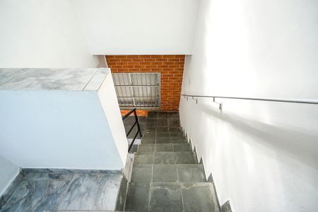 Studio para alugar com 34m², 1 quarto e 1 vaga Studio para alugar com 34m², 1 quarto e 1 vagaEscada