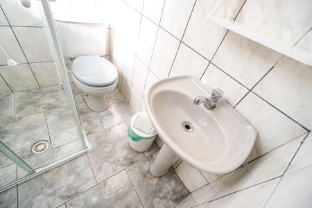 Banheiro de kitnet/studio para alugar com 1 quarto, 34m² em Cidade Mãe do Céu, São Paulo