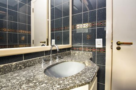 Apartamento para alugar com 105m², 3 quartos e 2 vagas Apartamento para alugar com 105m², 3 quartos e 2 vagasBanheiro social
