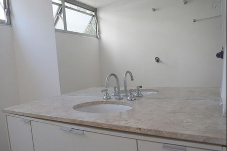 Apartamento para alugar com 186m², 4 quartos e 2 vagasBanheiro da Suíte 1