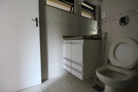 Apartamento à venda com 81m², 3 quartos e 2 vagasBanheiro social