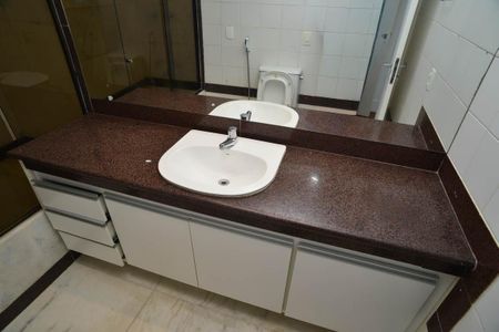 Apartamento para alugar com 250m², 4 quartos e 4 vagasBanheiro Suíte 1
