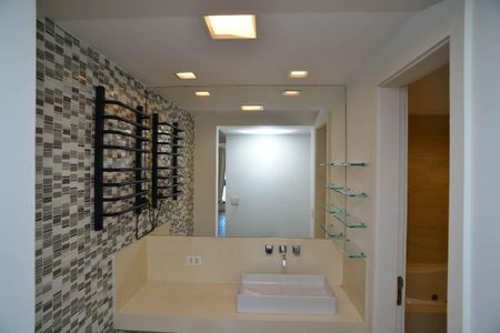 Apartamento para alugar com 250m², 4 quartos e 4 vagasLavabo