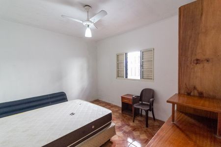 Casa à venda com 140m², 2 quartos e 3 vagasEdícula - Quarto