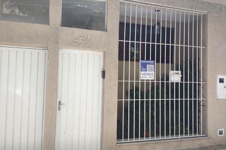 Casa à venda com 155m², 3 quartos e 3 vagas Casa à venda com 155m², 3 quartos e 3 vagasPlaquinha