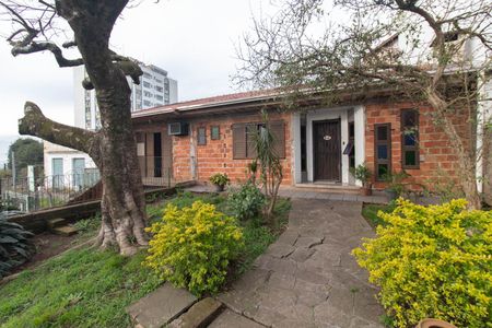 Casa à venda com 250m², 2 quartos e 2 vagasFachada