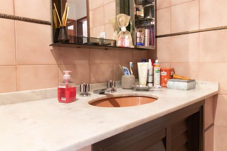 Casa à venda com 250m², 2 quartos e 2 vagasBanheiro Social