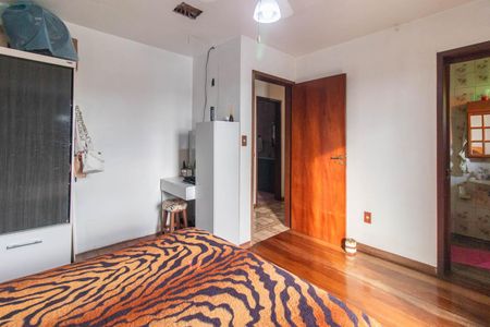 Casa à venda com 250m², 2 quartos e 2 vagasSuíte