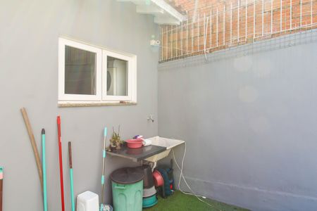 Casa à venda com 192m², 3 quartos e 3 vagas Casa à venda com 192m², 3 quartos e 3 vagasÁrea externa