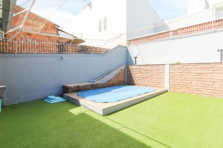 Casa à venda com 192m², 3 quartos e 3 vagas Casa à venda com 192m², 3 quartos e 3 vagasÁrea externa