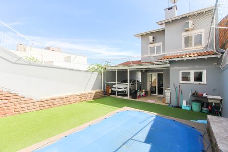 Casa à venda com 192m², 3 quartos e 3 vagas Casa à venda com 192m², 3 quartos e 3 vagasÁrea externa