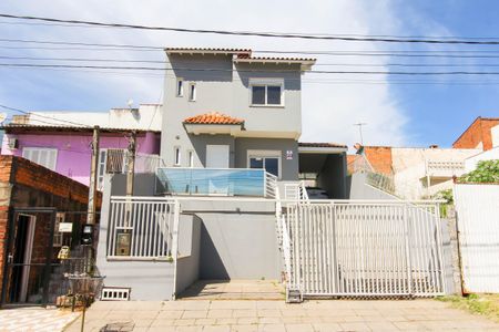 Casa à venda com 192m², 3 quartos e 3 vagas Casa à venda com 192m², 3 quartos e 3 vagasFachada