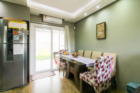 Casa à venda com 192m², 3 quartos e 3 vagas Casa à venda com 192m², 3 quartos e 3 vagasSala