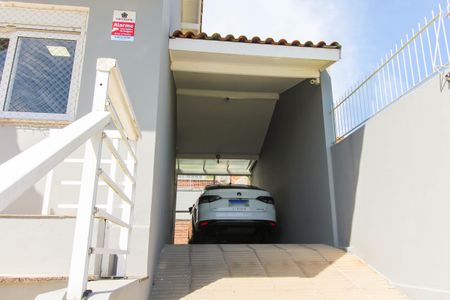 Casa à venda com 192m², 3 quartos e 3 vagas Casa à venda com 192m², 3 quartos e 3 vagasÁrea externa