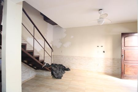 Sala de casa de condomínio à venda com 2 quartos, 110m² em Tanque, Rio de Janeiro