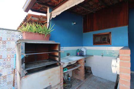Casa de condomínio à venda com 110m², 2 quartos e 1 vagaÁrea de serviço e churrasqueira
