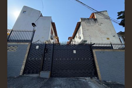 Fachada de casa de condomínio à venda com 2 quartos, 110m² em Tanque, Rio de Janeiro