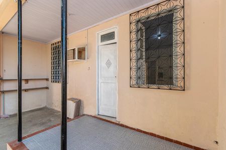 Casa para alugar com 75m², 2 quartos e 1 vaga Casa para alugar com 75m², 2 quartos e 1 vagaVaranda
