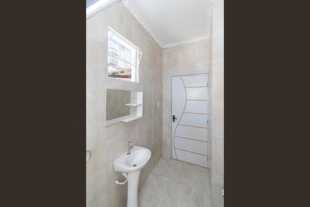 Casa para alugar com 75m², 2 quartos e 1 vaga Casa para alugar com 75m², 2 quartos e 1 vagaBanheiro