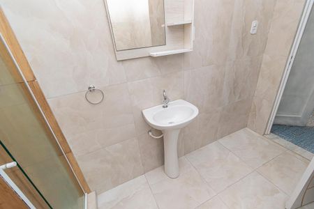 Casa para alugar com 75m², 2 quartos e 1 vaga Casa para alugar com 75m², 2 quartos e 1 vagaBanheiro