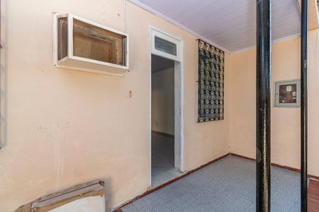 Casa para alugar com 75m², 2 quartos e 1 vaga Casa para alugar com 75m², 2 quartos e 1 vagaVaranda