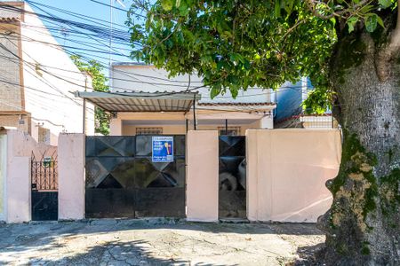 Casa para alugar com 75m², 2 quartos e 1 vaga Casa para alugar com 75m², 2 quartos e 1 vagaFachada
