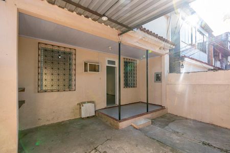 Casa para alugar com 75m², 2 quartos e 1 vaga Casa para alugar com 75m², 2 quartos e 1 vagaVaranda
