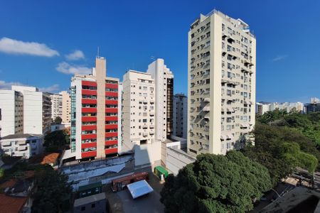 Apartamento à venda com 200m², 4 quartos e 2 vagas Apartamento à venda com 200m², 4 quartos e 2 vagasSuíte 2