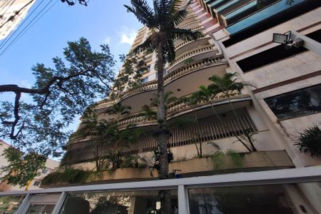 Apartamento à venda com 200m², 4 quartos e 2 vagas Apartamento à venda com 200m², 4 quartos e 2 vagasFachada