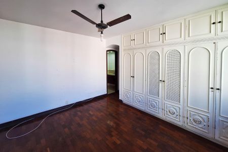 Apartamento à venda com 200m², 4 quartos e 2 vagas Apartamento à venda com 200m², 4 quartos e 2 vagasSuíte 2