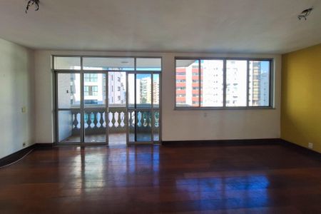 Apartamento à venda com 200m², 4 quartos e 2 vagas Apartamento à venda com 200m², 4 quartos e 2 vagasSala