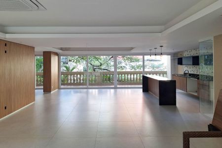 Apartamento à venda com 200m², 4 quartos e 2 vagas Apartamento à venda com 200m², 4 quartos e 2 vagasÁrea comum