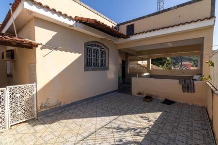 Casa para alugar com 230m², 2 quartos e 3 vagas Casa para alugar com 230m², 2 quartos e 3 vagasTerraço