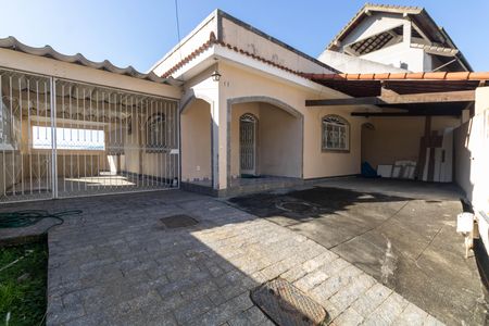Casa para alugar com 230m², 2 quartos e 3 vagas Casa para alugar com 230m², 2 quartos e 3 vagasGaragem