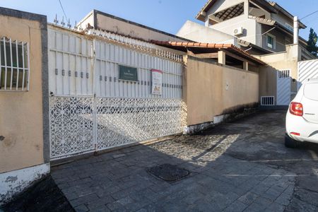 Fachada de casa para alugar com 2 quartos, 230m² em Campo Grande, Rio de Janeiro
