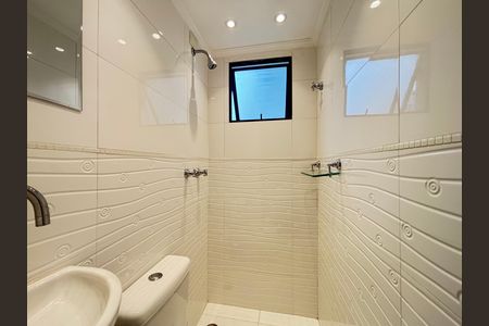 Apartamento à venda com 75m², 3 quartos e 1 vaga Apartamento à venda com 75m², 3 quartos e 1 vagaBanheiro da Suíte