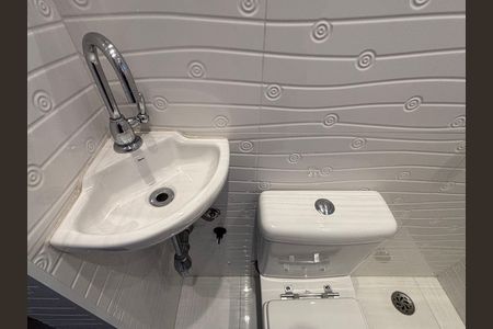 Banheiro da Suíte de apartamento para alugar com 3 quartos, 75m² em Vila Olímpia, São Paulo