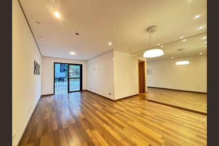 Sala de apartamento para alugar com 3 quartos, 75m² em Vila Olímpia, São Paulo