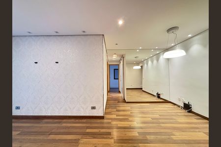 Sala de apartamento para alugar com 3 quartos, 75m² em Vila Olímpia, São Paulo