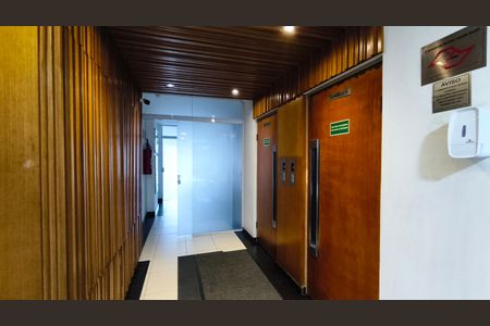 Studio para alugar com 34m², 1 quarto e 2 vagas Studio para alugar com 34m², 1 quarto e 2 vagasElevador