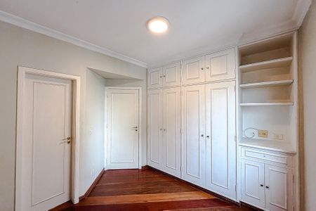 Apartamento à venda com 164m², 3 quartos e 3 vagas Apartamento à venda com 164m², 3 quartos e 3 vagasSuíte