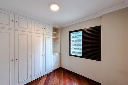 Apartamento à venda com 164m², 3 quartos e 3 vagas Apartamento à venda com 164m², 3 quartos e 3 vagasSuíte